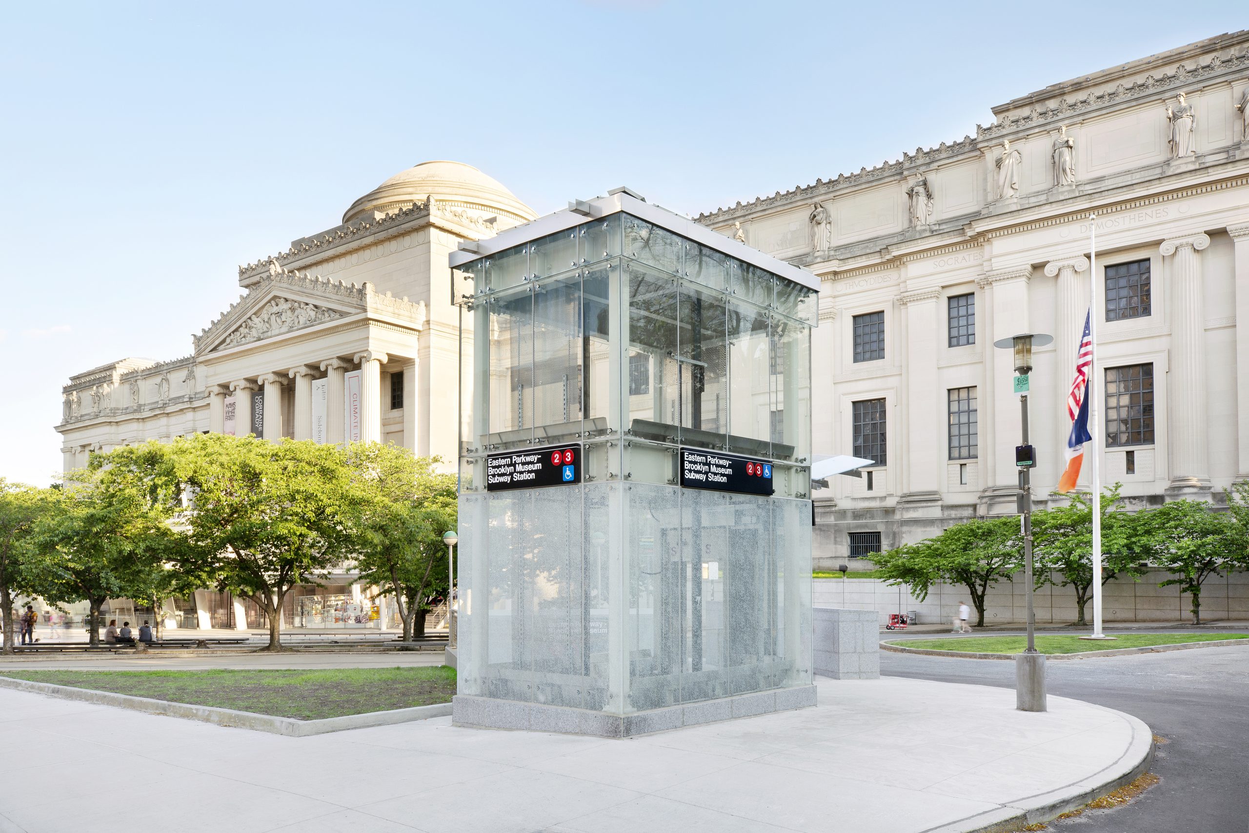 1. Eastern Parkway Brooklyn Museum Subway Station by Ola Wilk 02 (1)